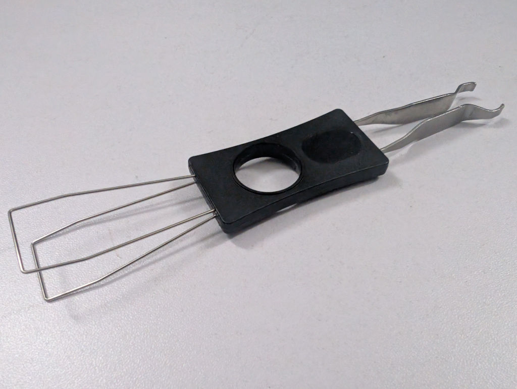 RedDragon KeyCap puller and KeySwitch puller.